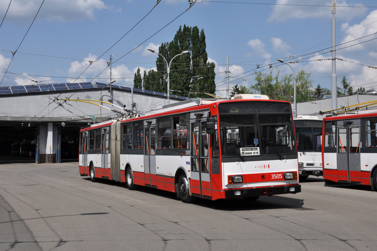 Posledn vypraven trolejbusu koda 15Tr na pravidelnou linku v Brn