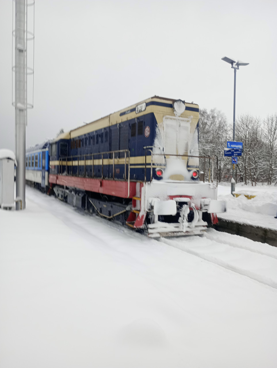 Verej mikulsk vlak mezi drcem nad Doubravou a Chotbo