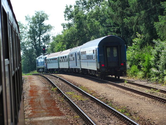 P��jezd do Rapotic. R 929 zde stoj� nejm�n� 5 minut...