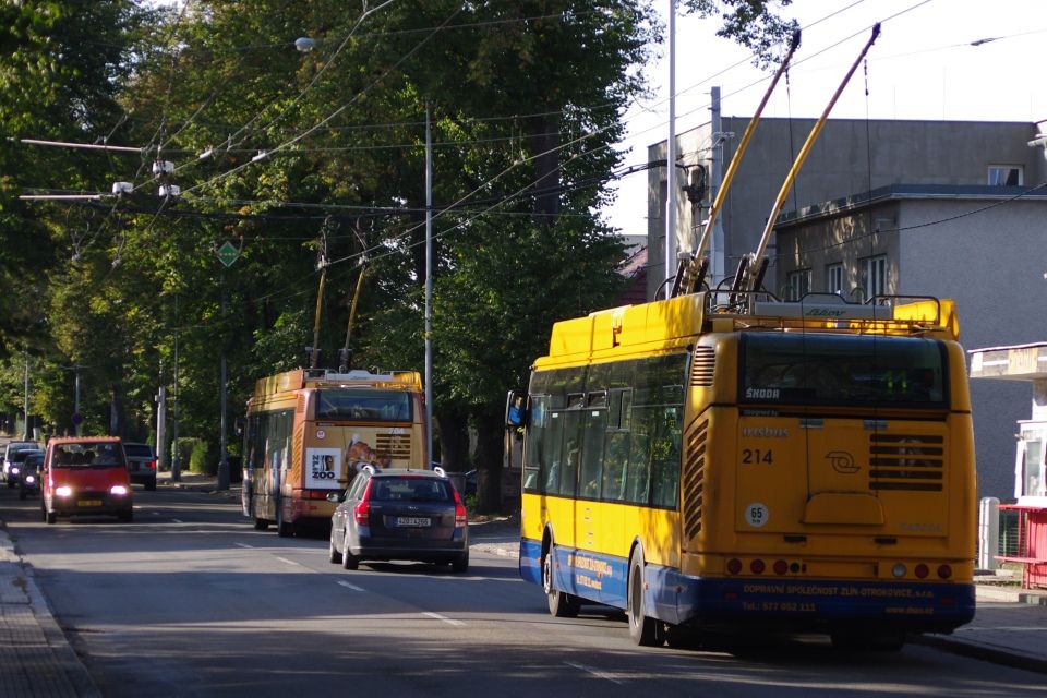 Zpo�d�n� 14 minut u prvn�ho trolejbusu, u druh�ho 0