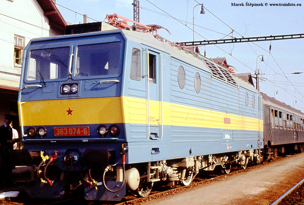 363.074-6, Os 8206 ( esk Budjovice - Praha hl.n.), Beneov u Prahy, 2.5.1987