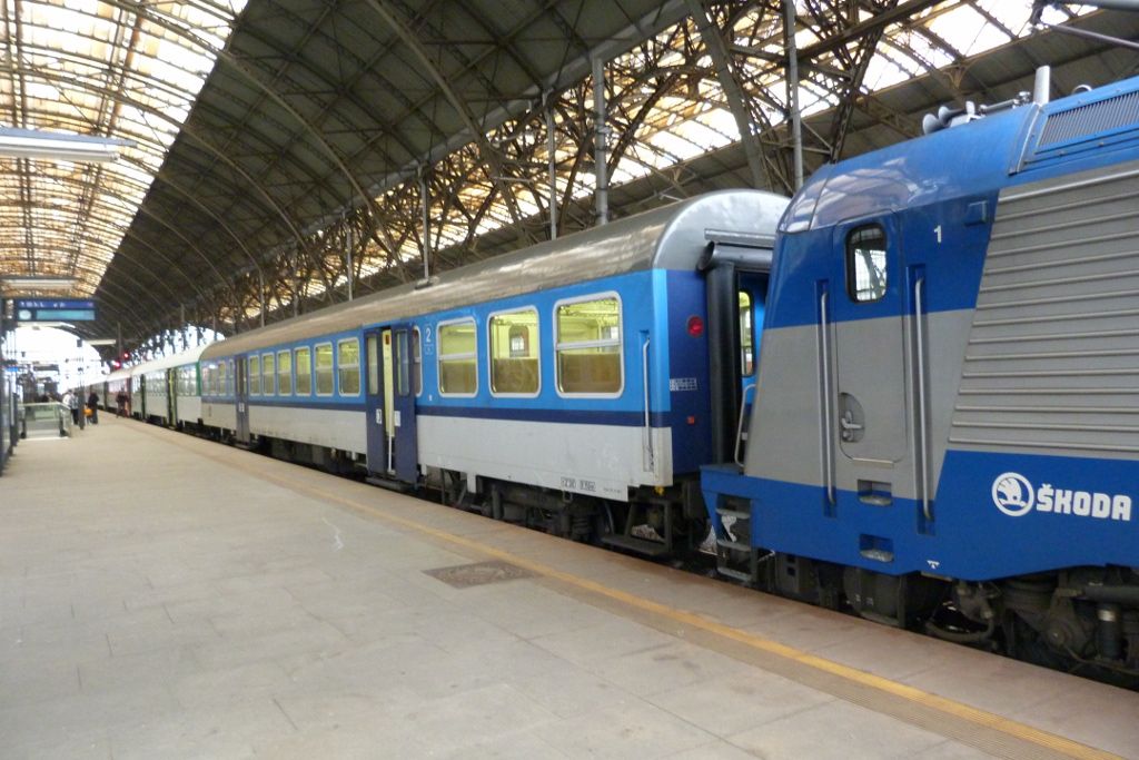 Expres dorazil do Prahy s t�m�� 10-ti minutov�m p�edstihem.