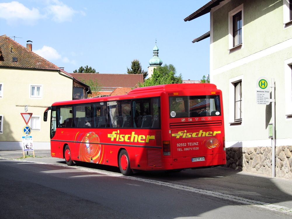 Tent autobus pi pauze mezi spoji linky 490 VLC na zast. Waldmnchen - TV-Turnhalle