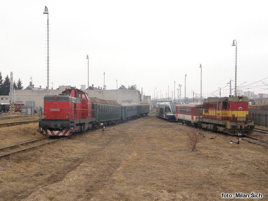 T 466.0254 + 3 Bai na odjezdu z RD.Poprad 16.2.2011
