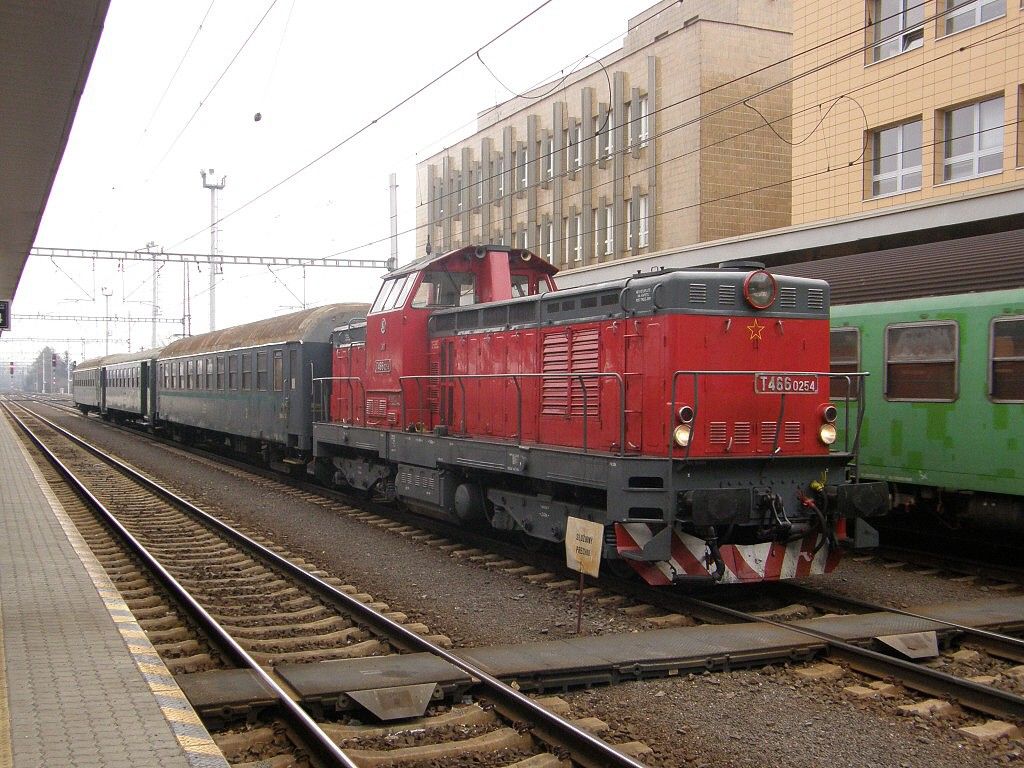 T 466.0254 Na odjezdu z �st.Poprad do Vr�tek 16.2.2011 foto-M.�ich