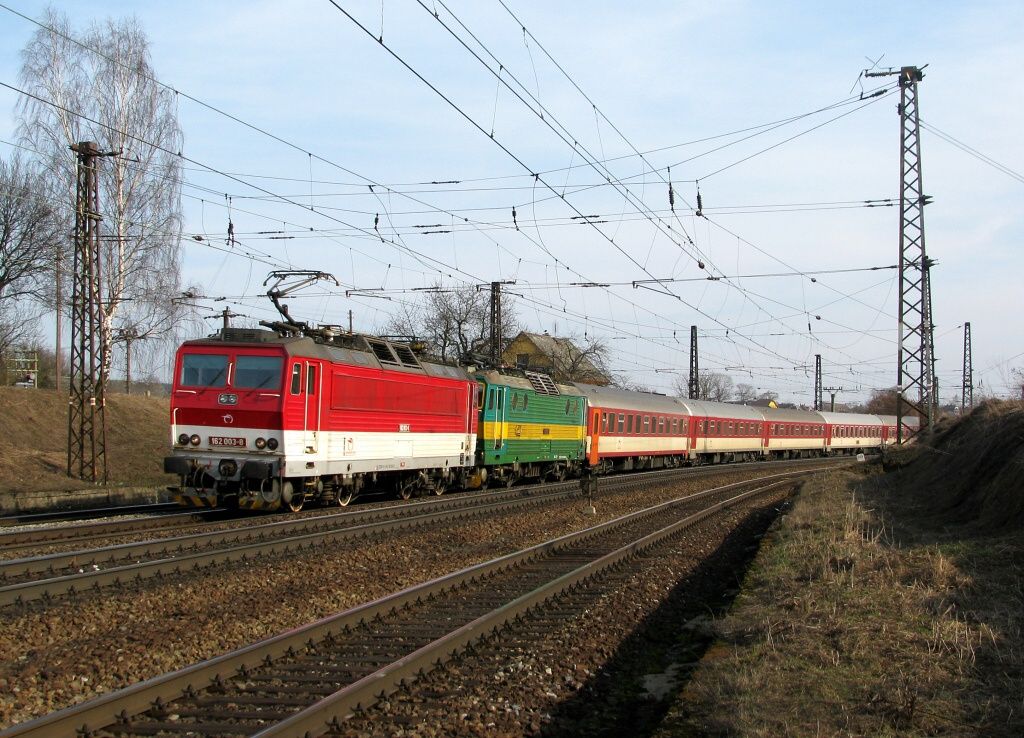 Ppe lokomotiv 162.003+053 na EC 120.