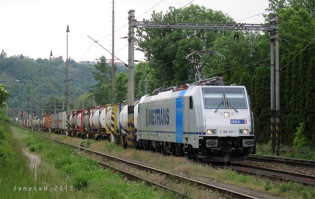 E186.291 s Nex (asi Duisburg) zastavuje v Bubenei, 24.5.2013