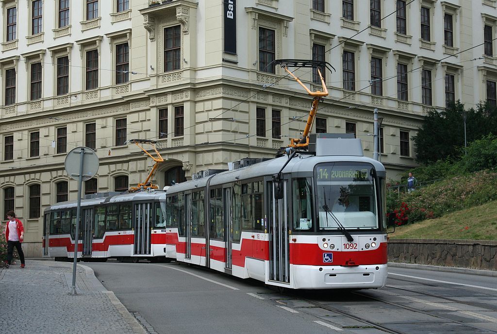 1092+1574, Husova