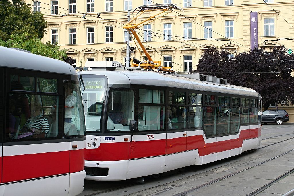 1574 v souprav� jako B v�z. 