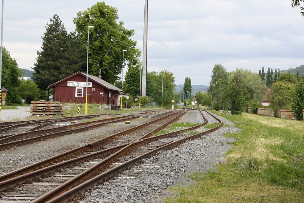 N�kladn� kolej; pohled sm�r V�tkov
