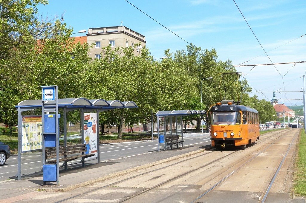 Most, zast�vka sportovn� hala.