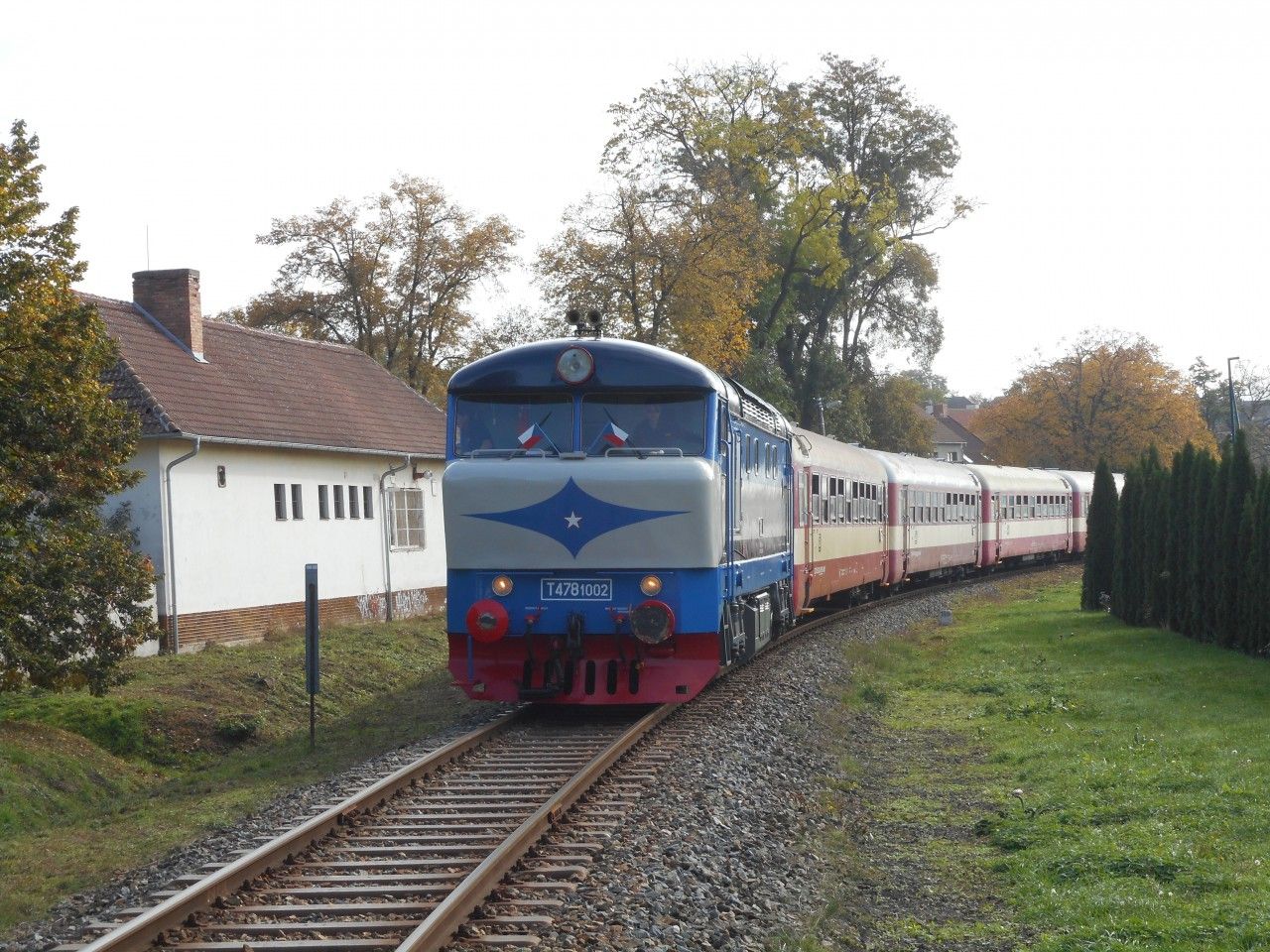 Mutnice zastvka - vlak Slezskho el. spolku z Ostravy sted.