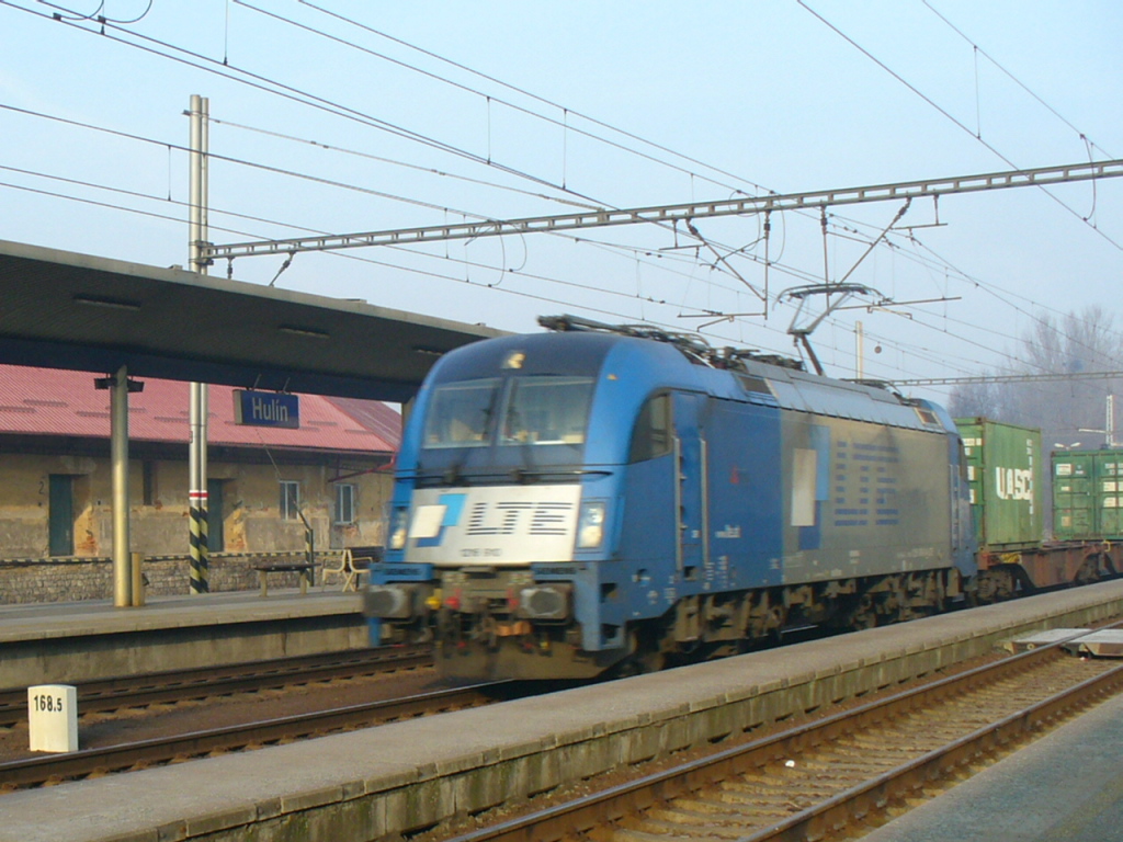 1216 910 LTE s kontejnerovm vlakem Polsko - Slovinsko projd Hulnem 28.1.2012