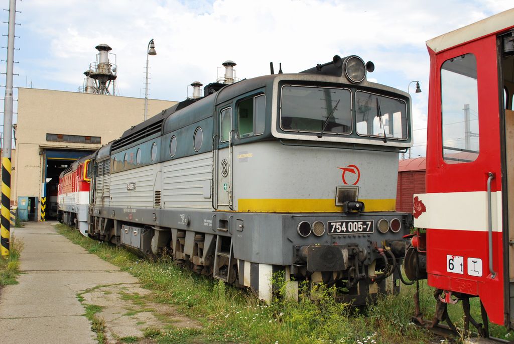 754 005 & 033, depo Zvolen, 6.8.09