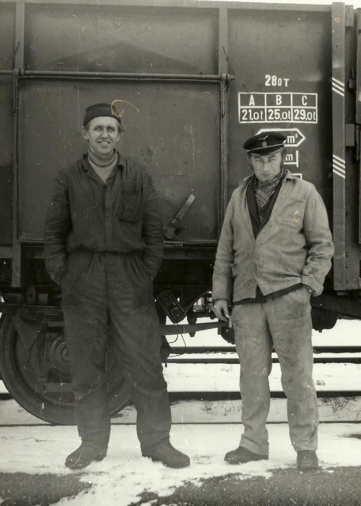 31.12.1973 Vlakov eta je pipravena na posledn odjezd vlaku do Dobrovic msto.
