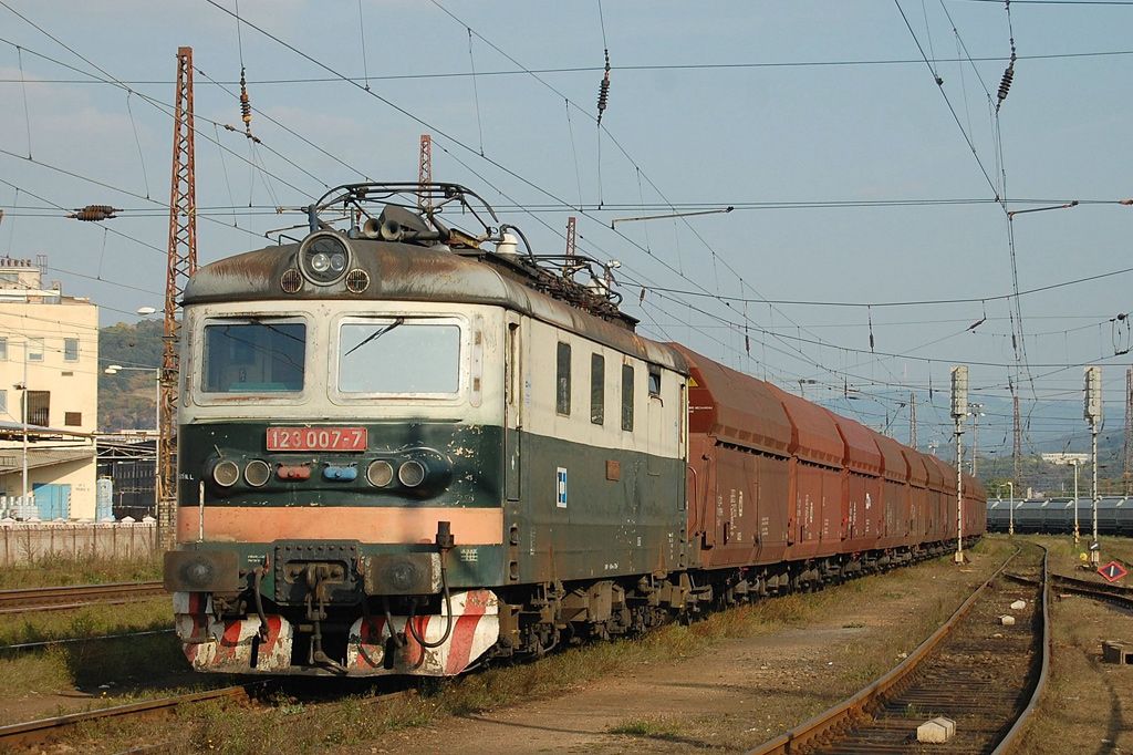 123.007 s vyrovn�vkou odpo��v� v �st� n. Labem z�pad.