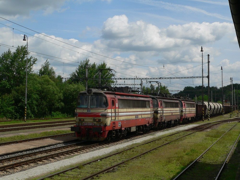 240 048-9, 240 047-1, 240 065-1