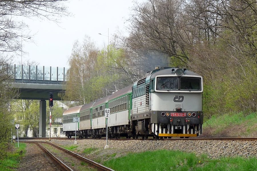 754 039-6,Vala�sk� Mezi����,19.4.2010,foto:Dobi� Ji��