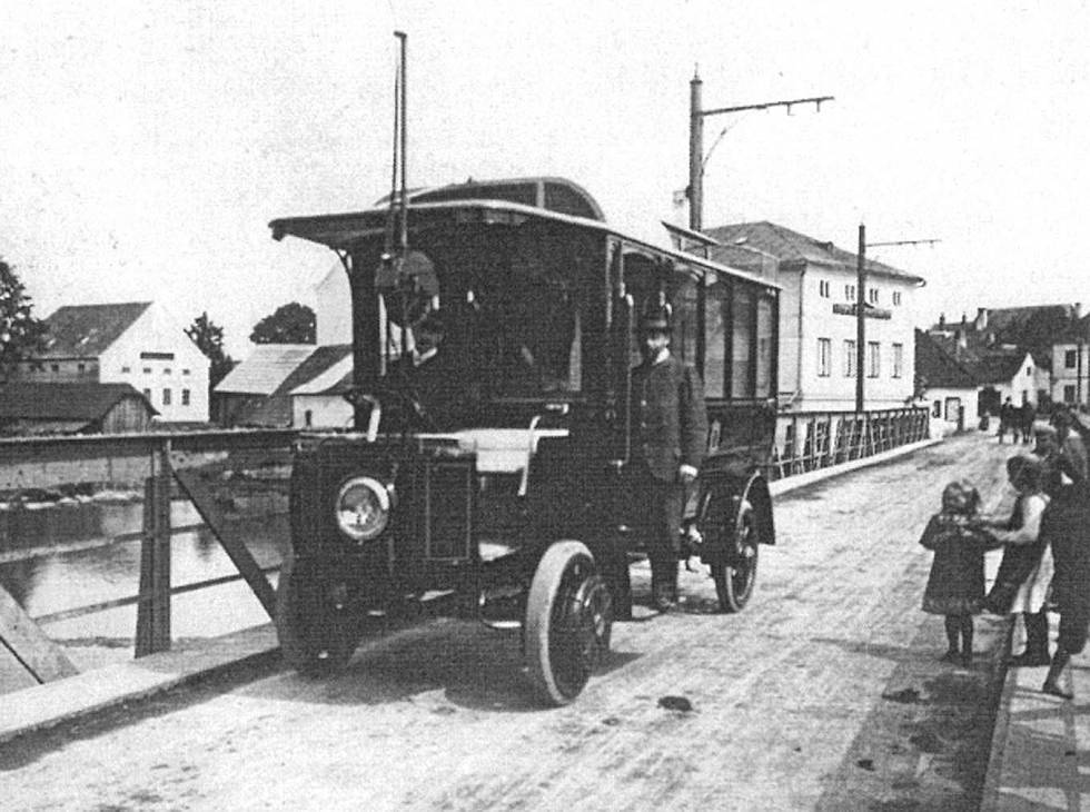 AT HISTORICK TROLEJBUS Mercedes-electrique-Stoll Gmnd z roku 1907. 0410jh-02-trolejbus_galerie-980