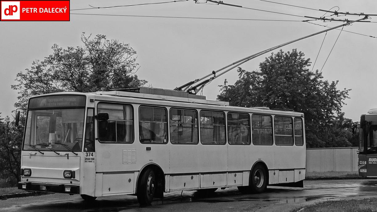Trolejbus 14Tr17/6M ev. 374, smyka: Nov Jesenany, kon.