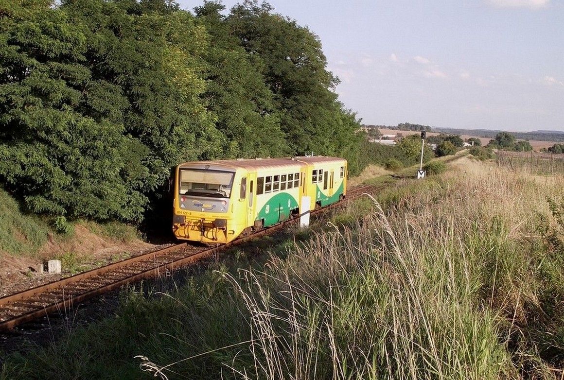 814.122 v Os 6715 z Oseka m�sto do Rak. se bl�� ke st. Chr᚝any, 8.8.2014 