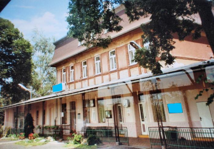 N�dra�n� budova kter� stanice v �steck�m kraji, le��c� na trati �. 12X?