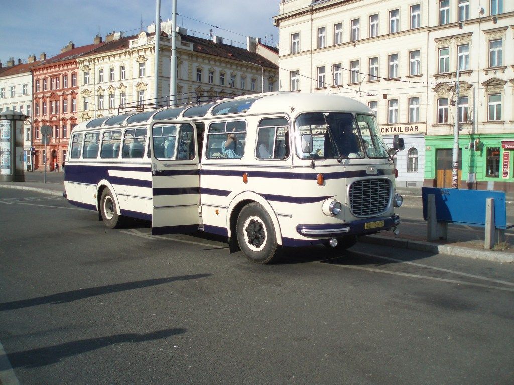 Autokar p�ipraven ke zdol�n� Alp