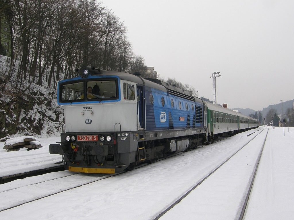750-701 s R 1140 v �elezn�m Brod� 28.1.2012 foto-M.�ich