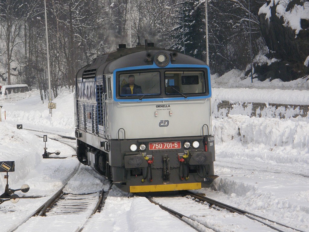 750-701 obj�d�n� soupravy v Tanvaldu 28.1.2012 foto-M.�ich