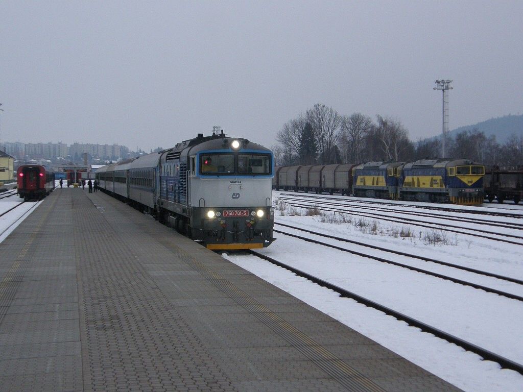 750-701 s R 1147 v Turnov� 28.1.2012 foto-M.�ich