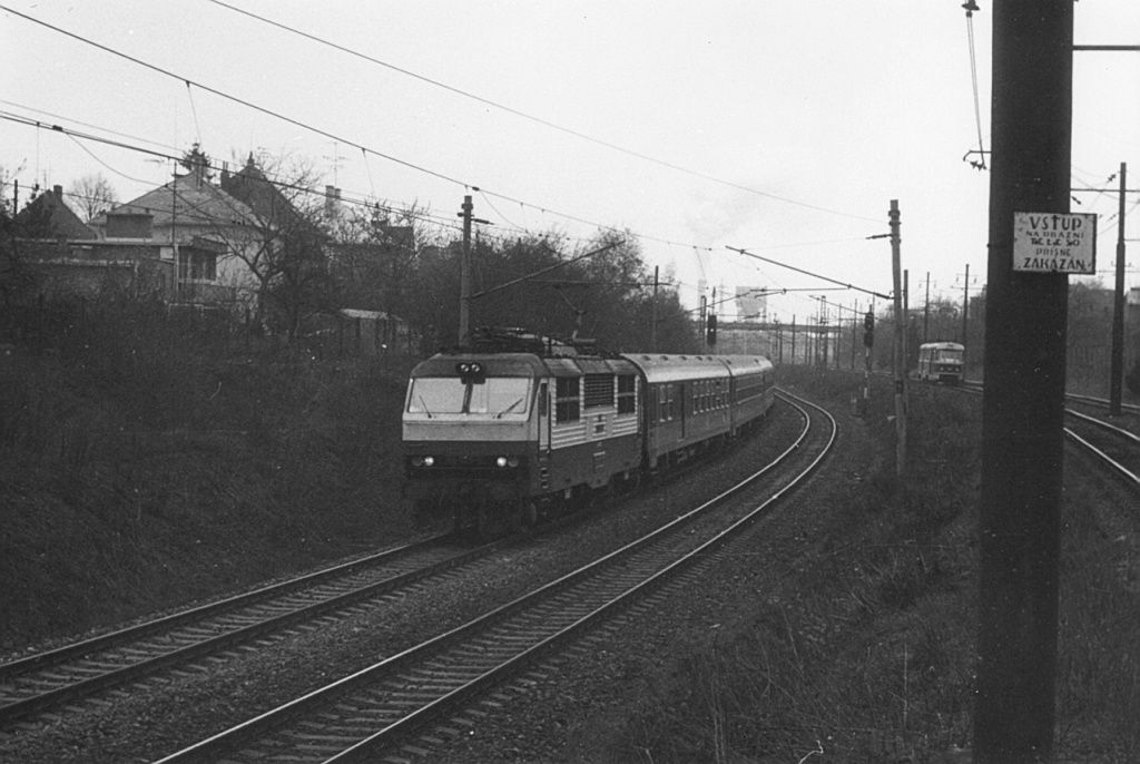 150.025, Ex 124 Koian, za st. Ostrava-Vtkovice, 20.4.1991