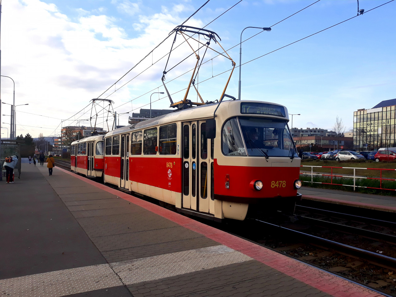 Dvojice tramvaj T3R.P ev..8478 a 8479 ek na odjezd ze zastvky Poliklinika Modany. (18.11.2021)
