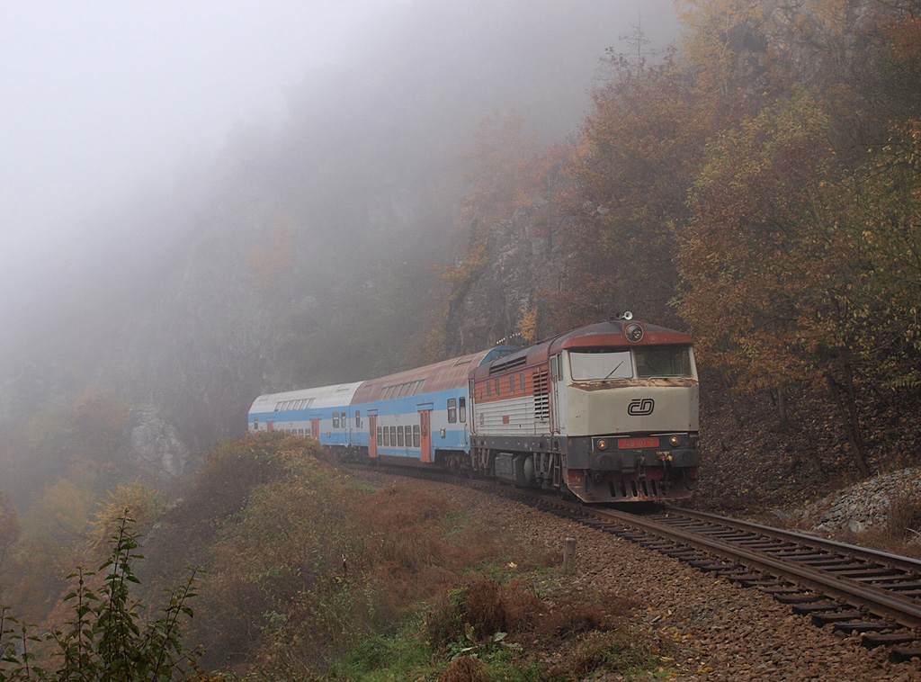 749 107_Os 9055_Petrov u Prahy - Luka pod Medn�kem_19.10.2013
