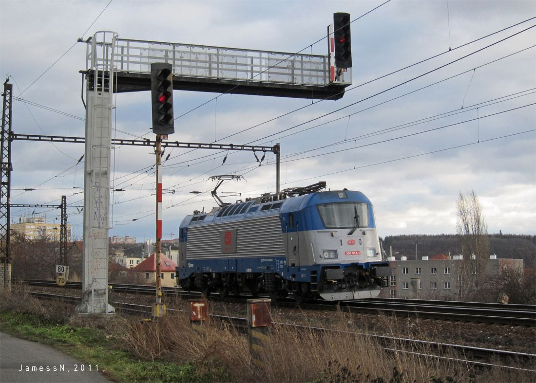�D380.014 b�hem zku�ebn� j�zdy, vjezdov� n�v�stidla Hostiva�e