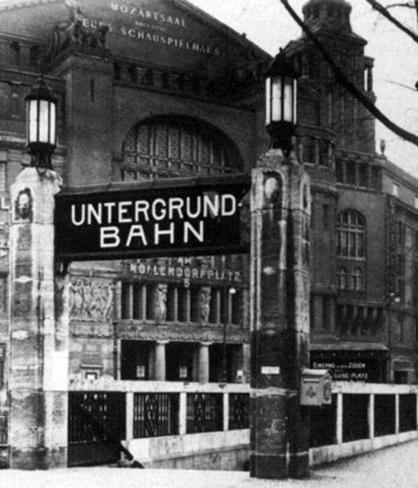 Portl vstupu provizorn stanice Nollendorfplatz. Vyfoceno kolem roku 1914.