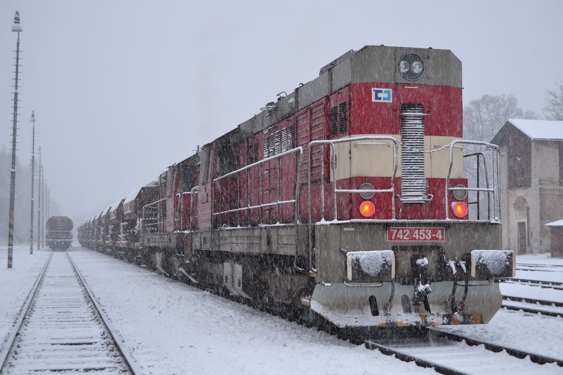 742.453-4 + 742.186-0 183180, ���rec u Skut�e, 2.4.2015