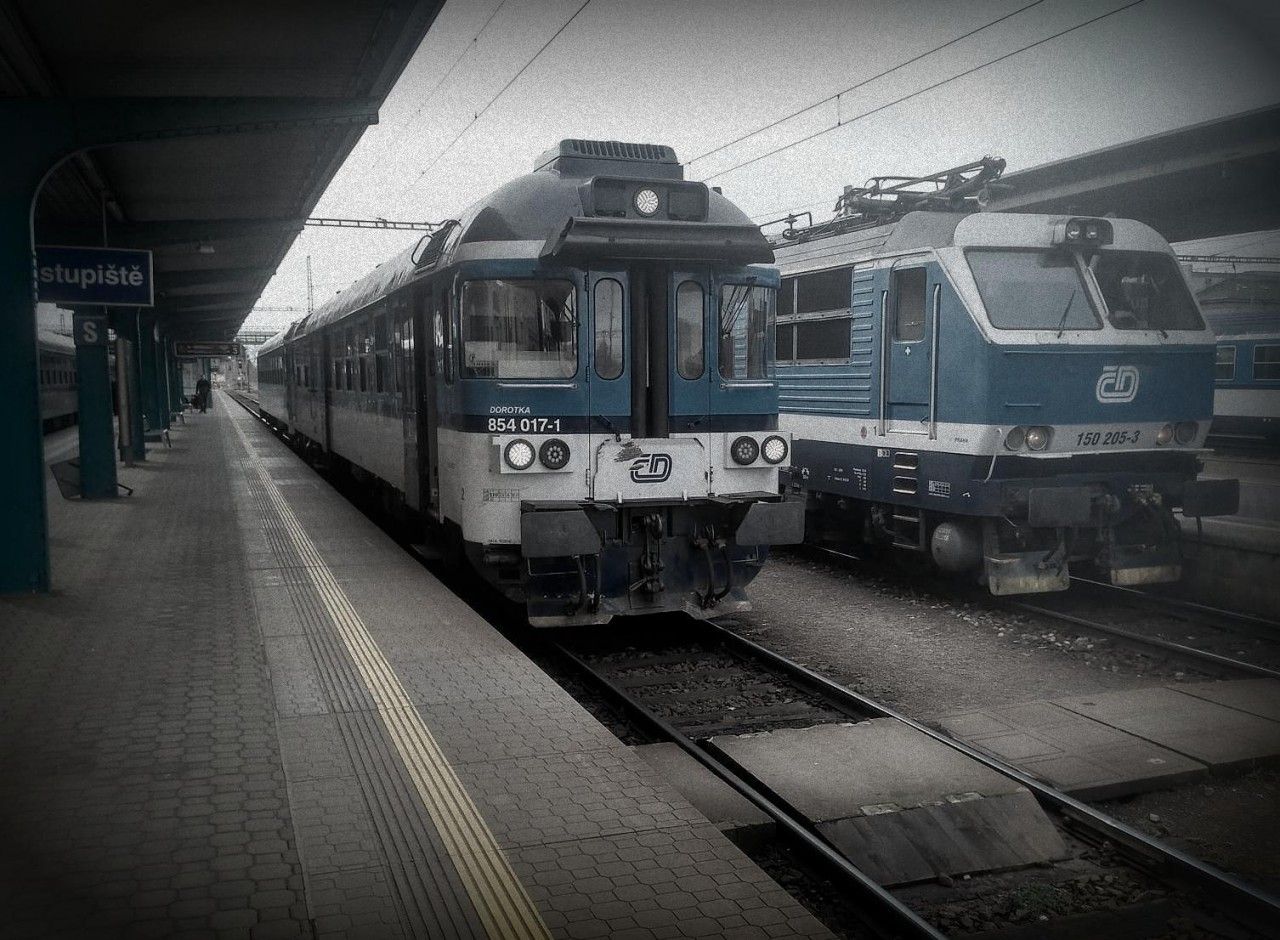 854.017 po nedělním výkonu MSp 1889 byla zastižena v čele MSp 1888 v HK vedle stroje 150.205, 1.3.20