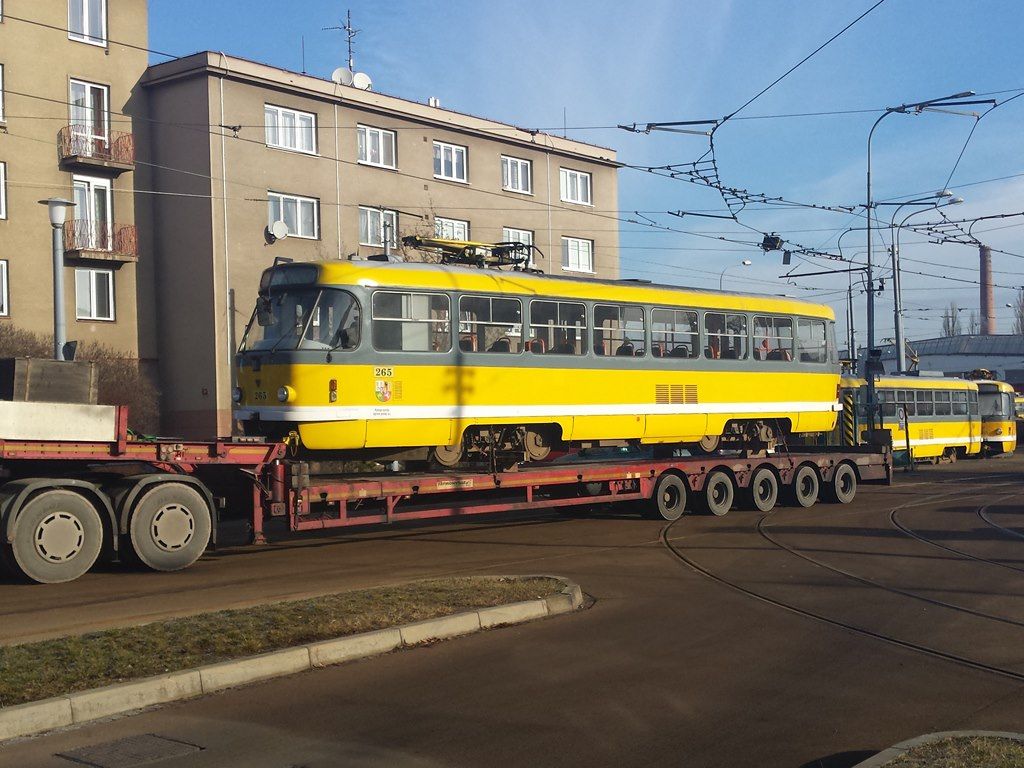 Tramvaj 265 odv�ena do Cukrovarsk�