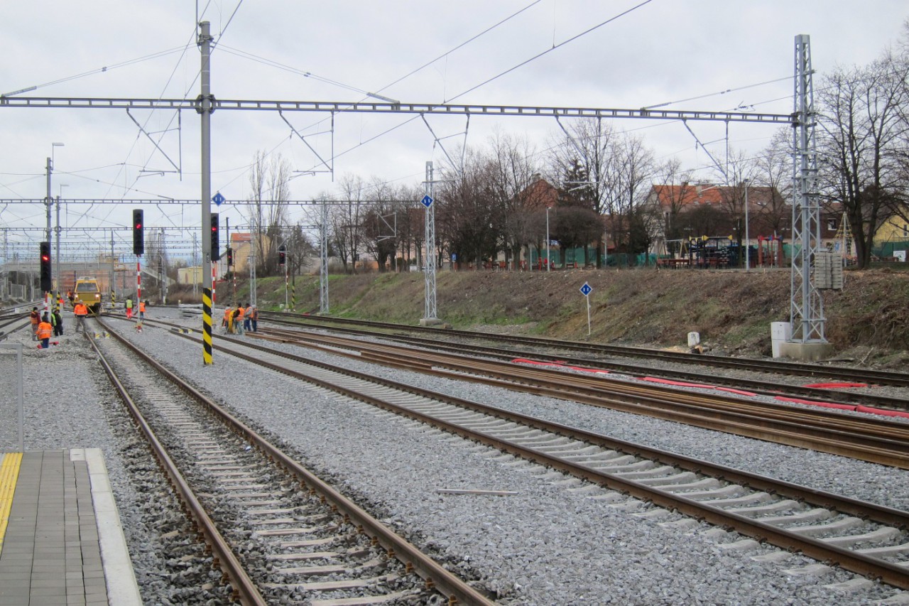 4.SK podbita od op�ry mostu p�es Pr�myslovou k podb�je�ce
