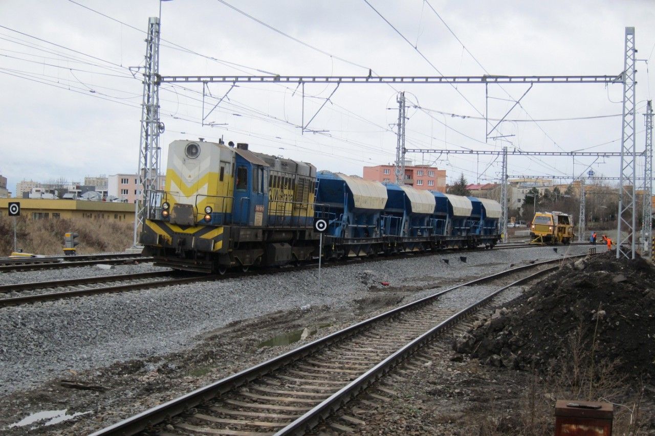 740.561 se syp�ky, ASP vy�k�v� na uvoln�n� cesty 