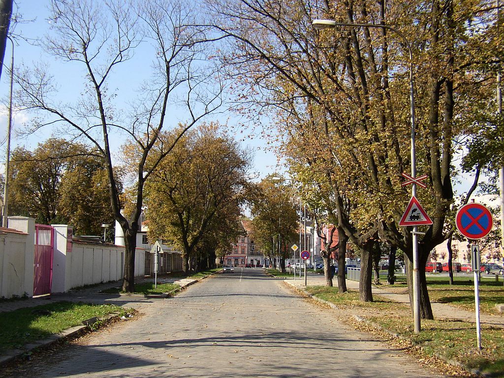 Pejezd na ulici Tkalcovsk pi pohledu smrem k Cejlu.