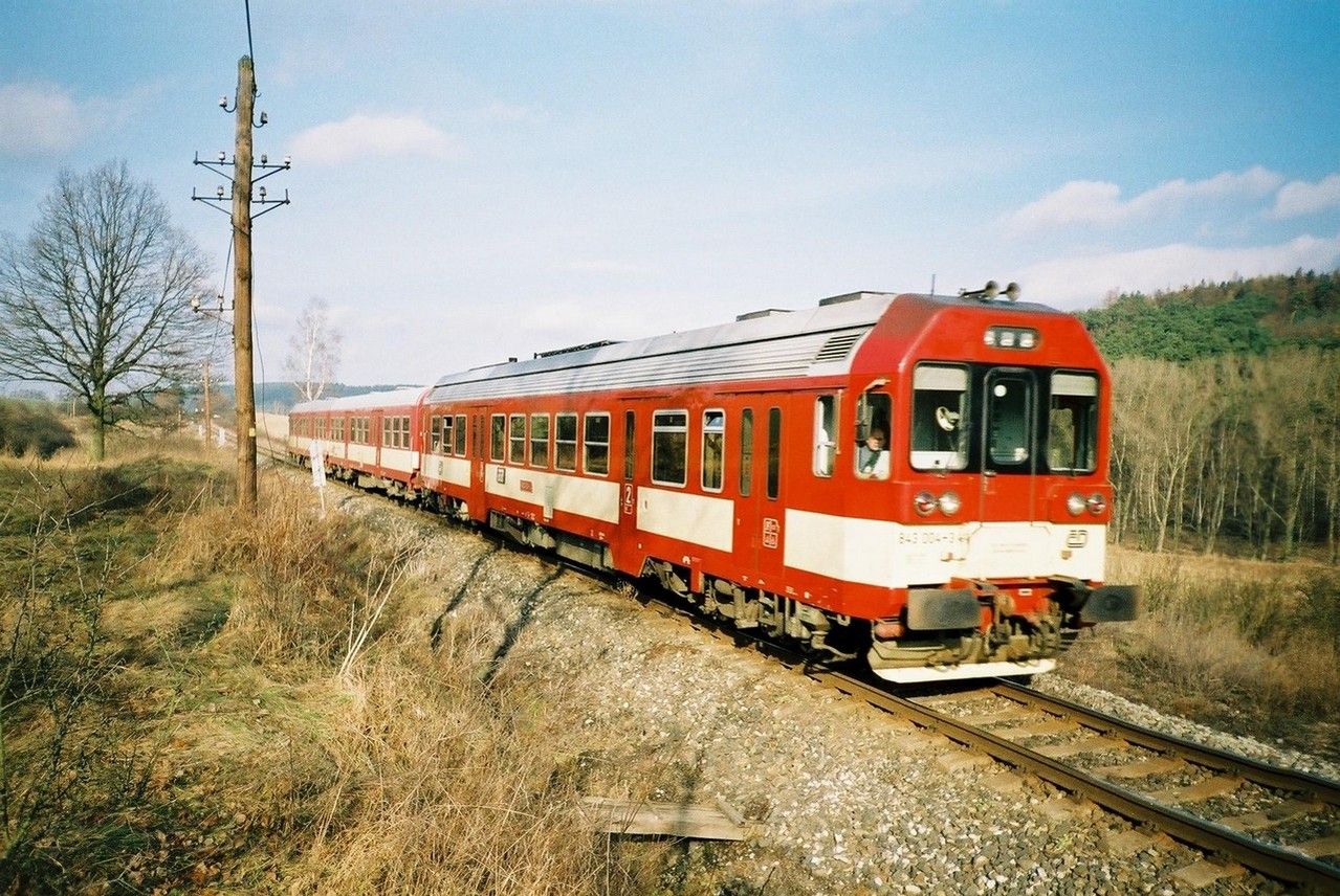 843.004 jede do Rakovnka v Os 2506 z Prahy Mas.n. 30.1.2002