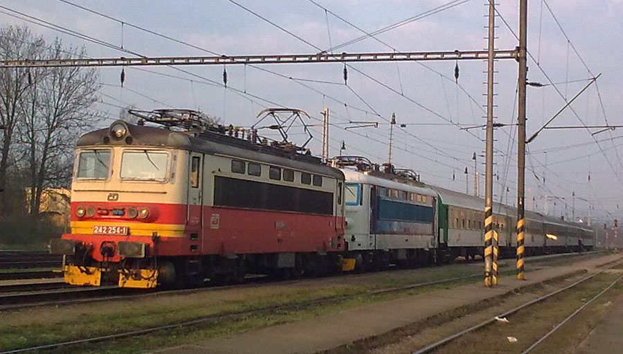 R 667; 242.254 + 244, 20.4.2010; Strakonice