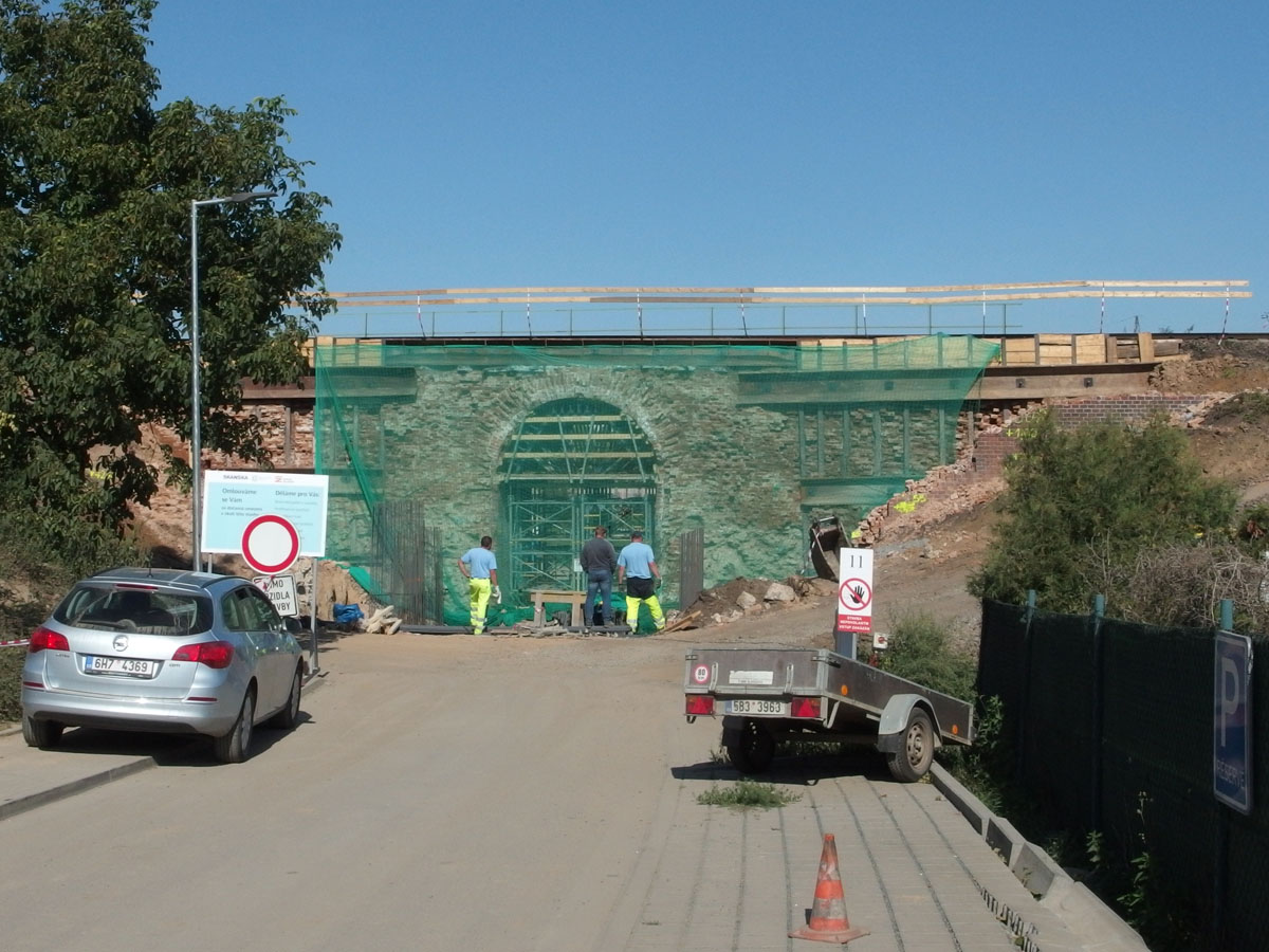 pestavba viaduktu v Ostopovicch
