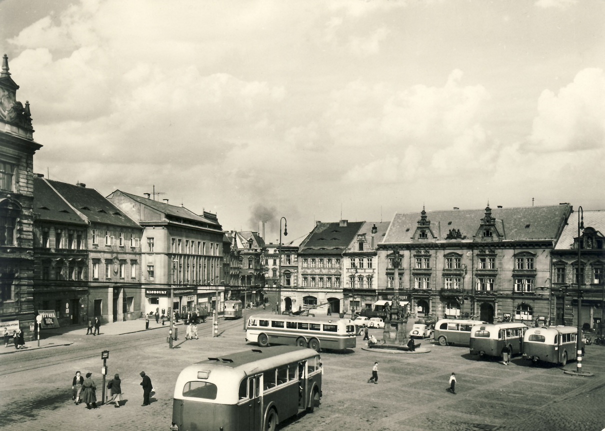 Star Most 1,nmst tramvaj ev..7, trolejbus Tatra T 400 ev..114, po roce 1950.