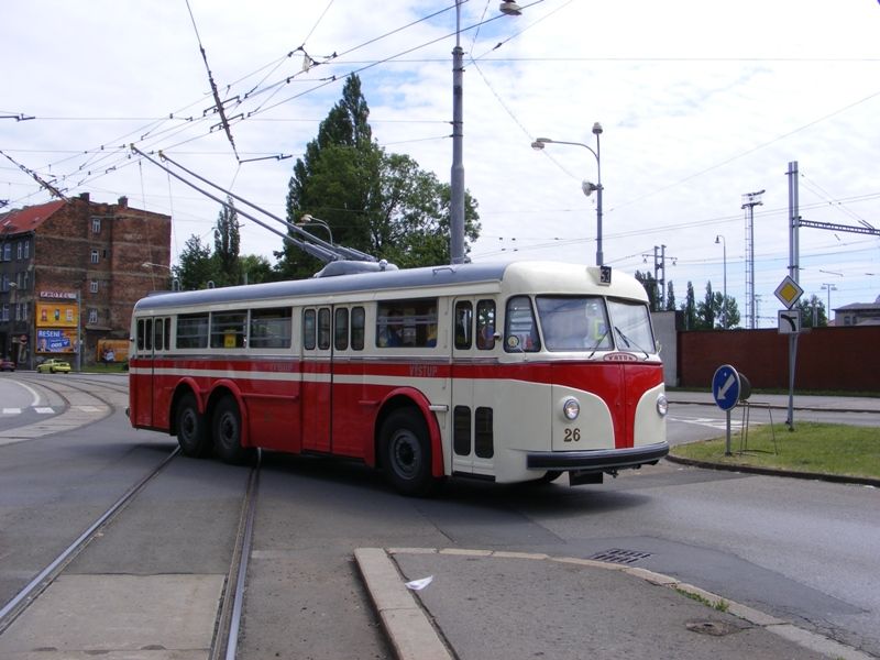 Tatra T400/IIIA p�i neo�ek�van�m p��jezdu na Hlavn� N�dra��.