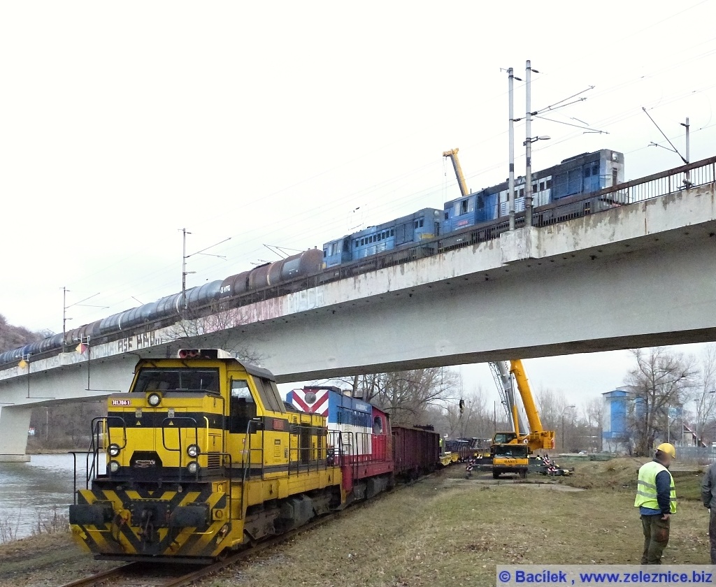 741 704 a 740 658 Praha-Holeovice a vlak s LTE