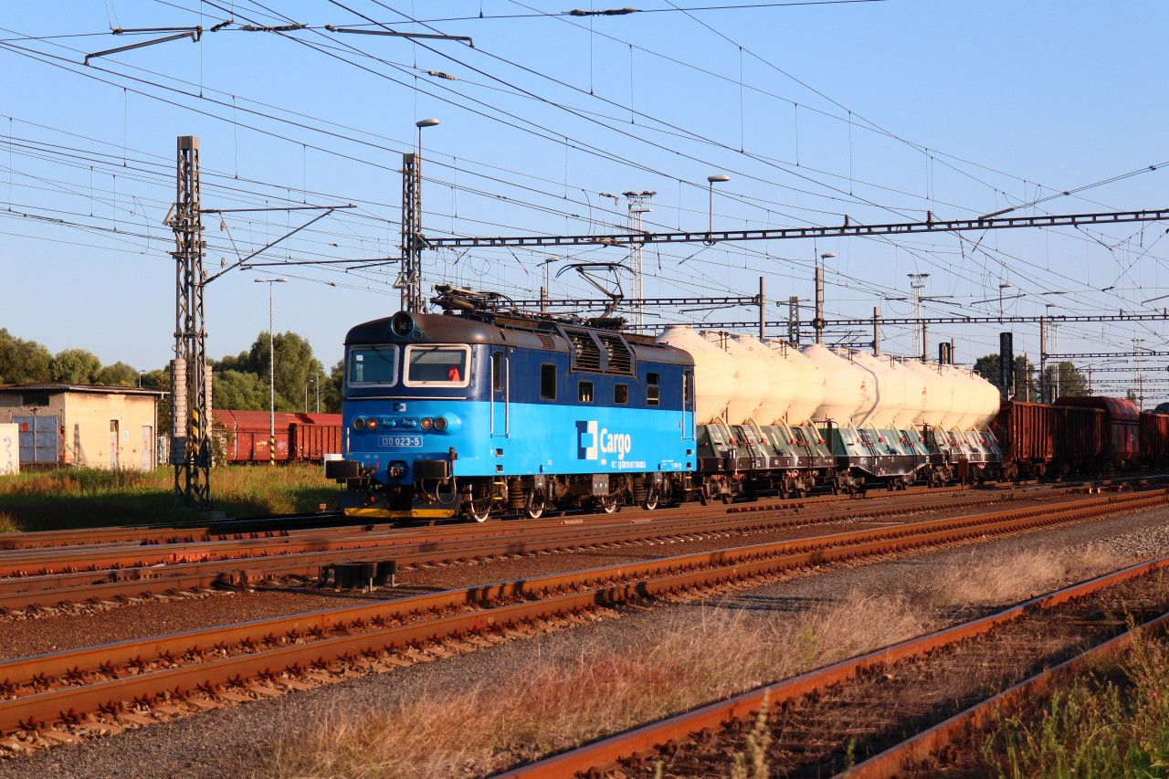 Lokomotiva 130.023 s vlakem NEx 60140 (Ostrava - Zbeh na Morav) projd Olomouc