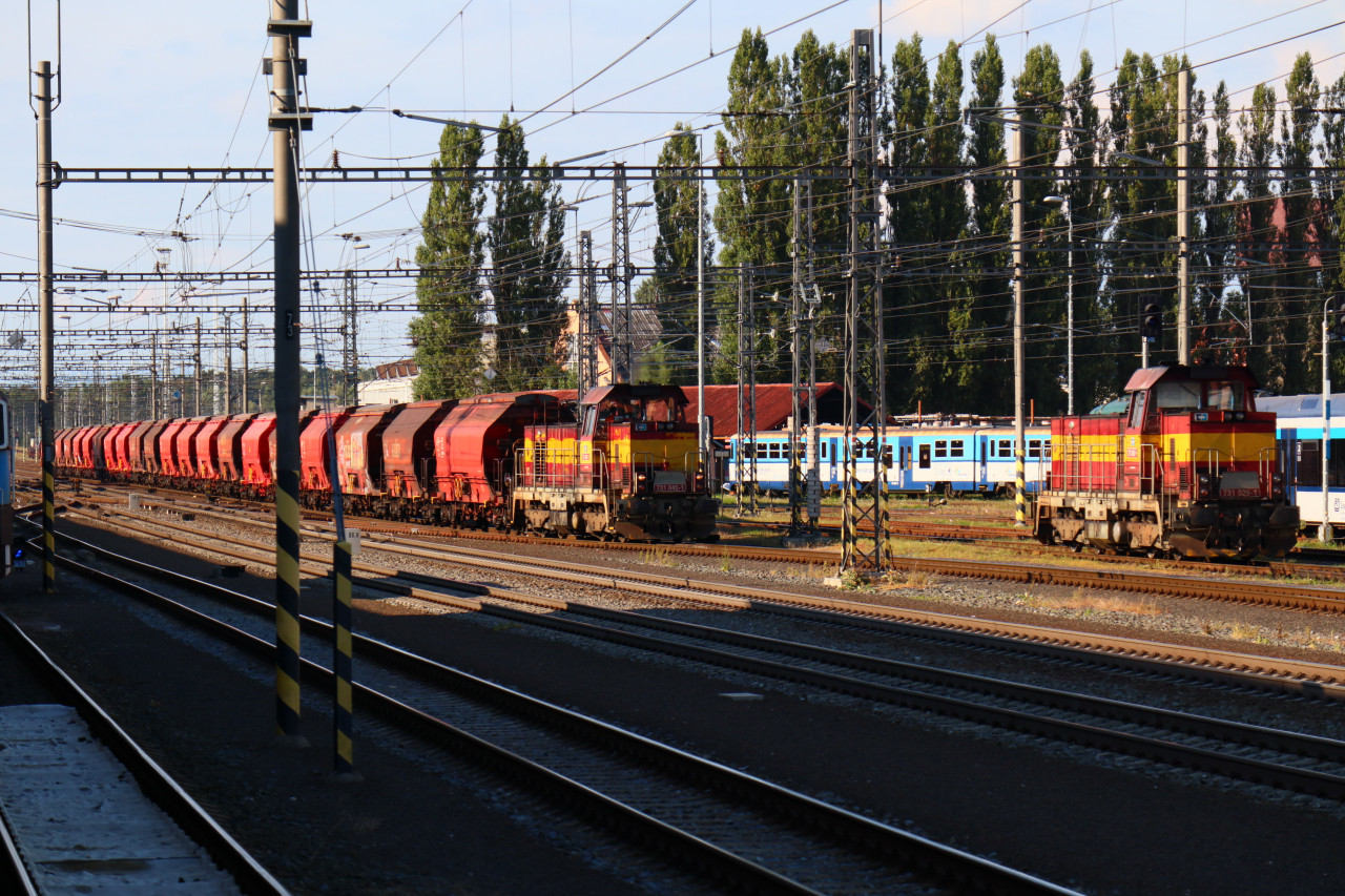 Lokomotiva 731.045 sune vozy z vleky ADM na pedndra v Olomouci