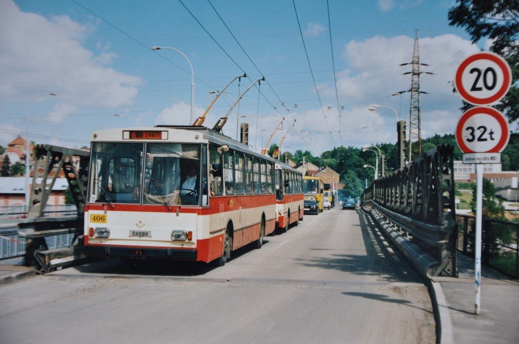 Provizorn most v Doudlevcch, vlevo pvodn rekonstruovan most, 24.6.1997